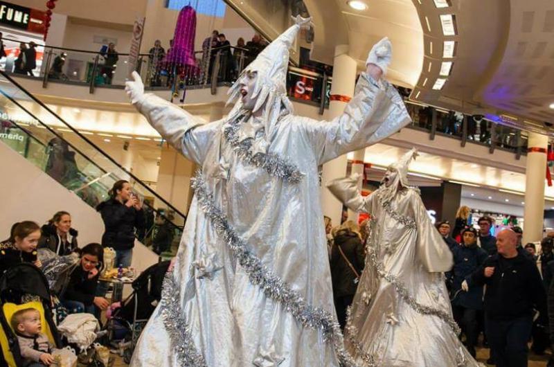 See our Stilts page for our fabulous Christmas options, including our Christmas Trees (Green or Silver), Prince Charming and Cinderella and our Nativity Characters!
